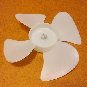 Hoja/hélice de ventilador de plástico de 6 pulgadas de diámetro. 5/16 pulgadas de diámetro. Rotación CW. - Imagen 1 de 2