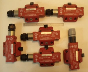 INTERRUPTOR DE SEGURIDAD BISAGRA ELAN SCHMERSAL TESZ 1102/35 - Imagen 1 de 2