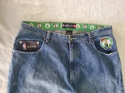 Pantalones de mezclilla vintage de la NBA Celtics para hombre marcados 36W real 37 longitud 33 área manchada sin usar Foto 1 de 4