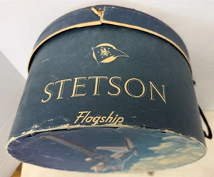 Stetson Airplane Hat Box - 1940s Stetson Flagship Blue Hatbox with Twill Strap - Foto 1 di 6