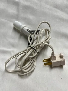 Lampadina singola con interruttore e spina nella spina - Foto 1 di 2