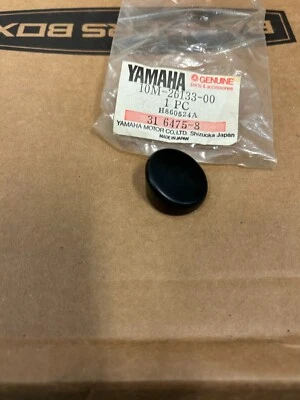 NOS YAMAHA XJ1100 1982 MANILLAR TAPA CABLE PARTE # 10M-26133-00-00  Foto 1 de 2