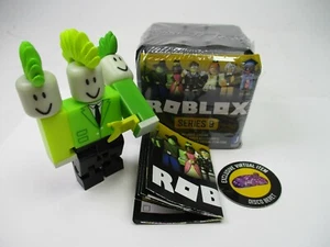 ROBLOX DISCO BERET CELEBRITY SERIES 9 With Virtual Code - Picture 1 of 3