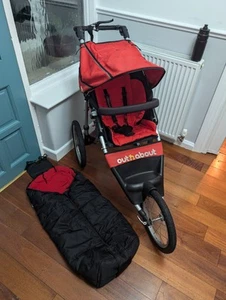 Cochecito deportivo Out n About Nipper para correr en negro/rojo rueda fija - Imagen 1 de 17