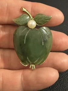 Broche prendedor Swoboda tono dorado jade nefrita y perla genuina manzana DE COLECCIÓN H13 - Imagen 1 de 5