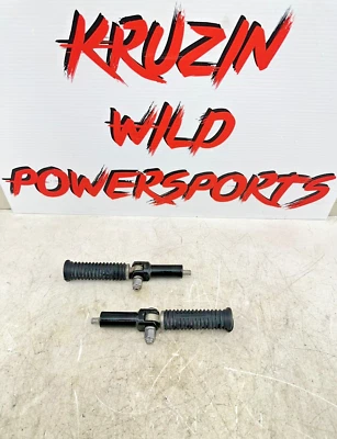 2007 HARLEY SOFTAIL CUSTOM Passenger Footpegs + Mounting Bracket Hardware - Image 1 of 4