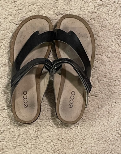 Sandali da donna Ecco taglia 7 1 2 EU 38 pelle verniciata con cinturini