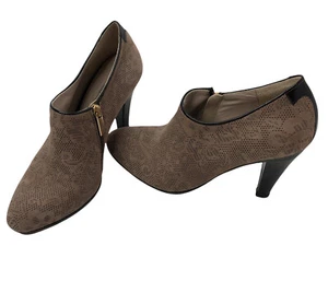 Taryn Rose Floral Embossed Leather HeeledBooties Women's Sz 8/37.5 - Picture 1 of 10