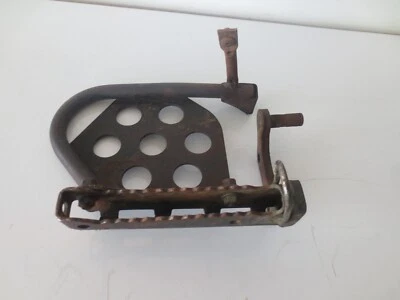 Yamaha Big Bear 350 1997 4x4 ATV usado fabricante de equipos originales soporte de clavija lateral derecho protector Foto 1 de 2