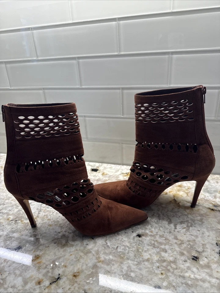 Hermosas botas al tobillo de gamuza corte láser Manolo Blahnik para mujer talla 39,5 Foto 1 de 4