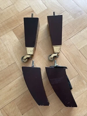 Juego de 4 patas de asiento de sofá de madera color caoba color nogal con ruedas doradas Foto 1 de 4