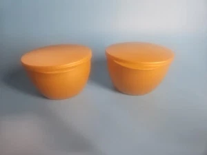 (2) Tupperware hängende Dipschüsseln mit Deckel Gold 4626A-2 16 Unzen 470 ml 5" x 4,5" - Bild 1 von 5