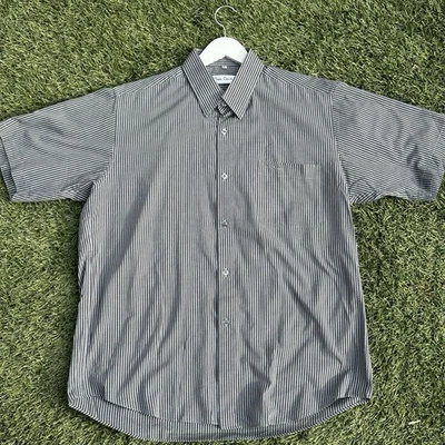 Camisa vintage Y2k Pierre Cardin para hombre negra a rayas manga corta con botones Foto 1 de 3