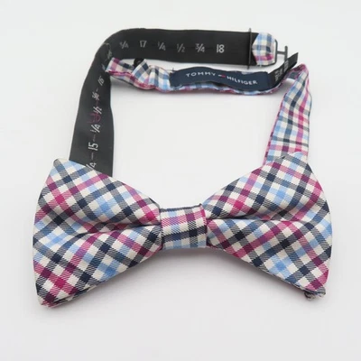 Pajarita Tommy Hilfiger negra púrpura a cuadros 2" de ancho pre atada seda Foto 1 de 4