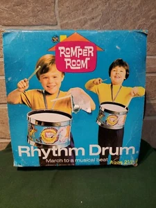 Vintage Hasbro Pagliaccetto Camera Ritmo Batteria Marching Band Tin Strumento Musicale Completo - Foto 1 di 6