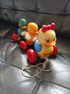 Vintage Tomy Duck Family Pull Toy 1995 Ducklings Ducks - Image 1 of 2