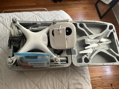 DJI Phantom 4 Drone - White (PHANTOM4) - Image 1 of 4