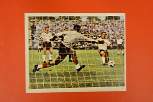 Sicker-Fútbol Bundesliga Asse 1968-Gerd Müller Alemania-Yugoslavia pegado - Imagen 1 de 2