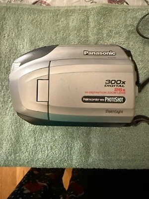 Panasonic PV-L759D Palmcorder With PhotoShot 300 X Digital 26 X HD Zoom - Image 1 of 4