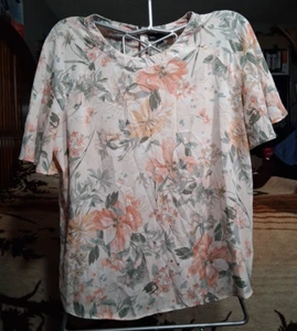 Sarah Michelle blouse Size Medium-Salmon with Flowers-light - Picture 1 of 6