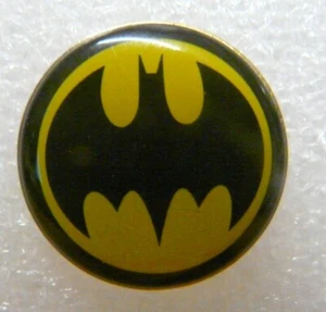 Batman Logo Pin Anstecker. Runde Ausführung. Epoxidharz Finish - Bild 1 von 1