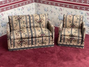 Sofá y silla de tiras/florales hechos a mano para casa de muñecas de A. Muffins - Imagen 1 de 12