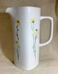Small square ceramic studio piece Daisy daisies floral flowers beverage pitcher - Picture 1 of 7