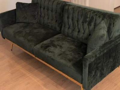 Sofá verde con patas doradas Foto 1 de 2