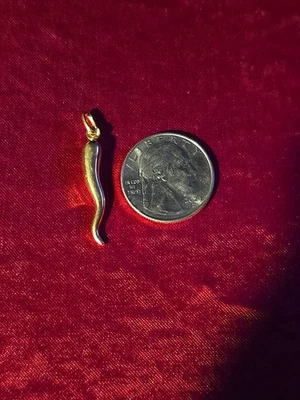 Brand New 18kt Yellow Gold Italian Horn Cornicello Pendant - Image 1 of 4