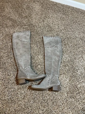 Bota por encima de la rodilla Vince Camuto Bestan Foxy bronceada/gris gamuza talla 6 M OTK Foto 1 de 4