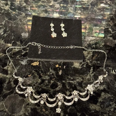 Gargantilla collar de diamantes de imitación Kenneth Jay Lane para Avon plata/T de colección, pendientes nuevos en caja Foto 1 de 4