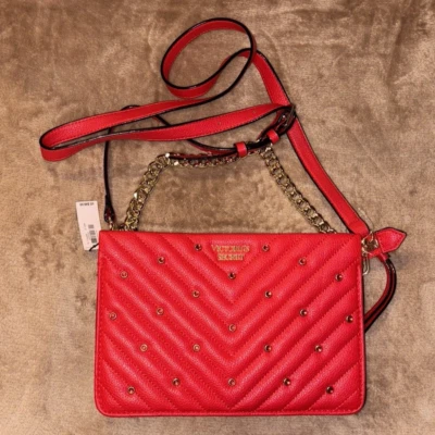 Bolso Bandolera Pequeño Victoria's Secret Rojo Imitación Cuero Edredón en V Cadena Dorada Cremallera Foto 1 de 4