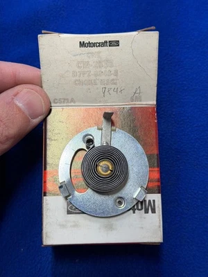 Ford Genuine NOS Motorcraft Choke Housing D7PZ-9848-A, CM-2636 - Image 1 of 4