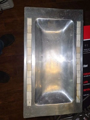 BANDEJA PARA SERVIR PAN PELTRE CON INCRUSTACIÓN DE HUESO Foto 1 de 4