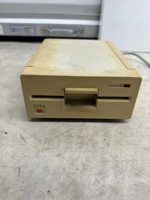 Apple 5.25 Drive (1986) A9M0107 - Image 1 of 2