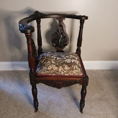 Cadeira de canto antiga vitoriana querubim anjo rodízios de madeira - Imagem 1 de 4