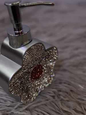 New Caro Silver Resin 3D Dianchi Flower Shape Crystals Soap Dispense | Unused - Image 1 of 3