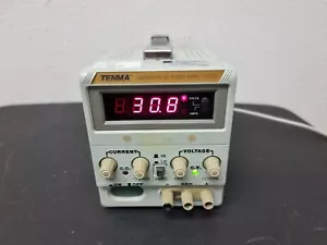 TENMA 72-2075: Fuente de alimentación de CC de laboratorio (1158) EE. UU. - Imagen 1 de 5