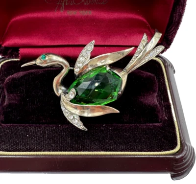 REJA FAMOUS STERLING SILVER VERMEIL GREEN FACETED CRYSTAL ANTIQUE VINTAGE BROOCH - Image 1 of 4