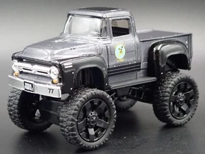 1956 56 Ford F100 Pick-Up Camion 4X4 Grigio 1:64 Diorama Scala Modellino Auto - Foto 1 di 8