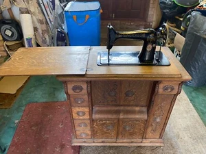 antique singer treadle sewing machine in cabinet - Picture 1 of 8