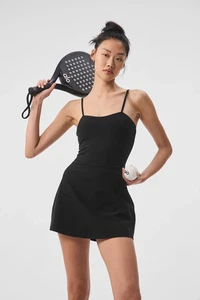 VESTIDO DE TENIS ALO YOGA ALOSOFT JUNTO A LA CANCHA - XS - Imagen 1 de 3