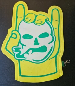 LIGERAMENTE ESTOPIO, CALAVERA HUMEANTE, MANO ESPUMA RECUERDO, LLAVERO. - Imagen 1 de 15