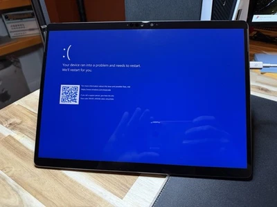 MICROSOFT SURFACE PRO 8 INTEL i5/8GB/256GB SSD Graphite, DEAD BATTERY WONT CHRGE - Image 1 of 4