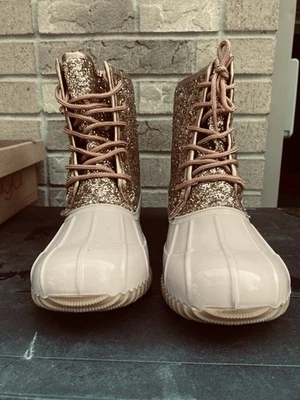 Botas Sugar” Skylar 2” Oro Rosa Brillo Pato Para Mujer Talla 9M Nuevas con Etiquetas Foto 1 de 4