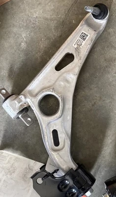 Genuine GM Lower Control Arm 42733201 - Image 1 of 4