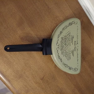 Mango de madera con bisagras de aluminio verde aguacate Household Institute de colección - Imagen 1 de 14