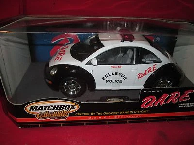 VW NEW BEETLE BELLEVIEW POLICE BLACK & WHITE 1/18 MATCHBOX models  - Image 1 of 4