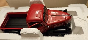 Danbury Mint 1941 Dodge Series WC Half Ton Pickup Truck 1/24 Scale Replica Model - Picture 1 of 2