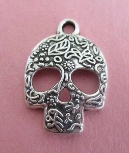 Silver Skull - Pewter Pendant / Charm New - Picture 1 of 1